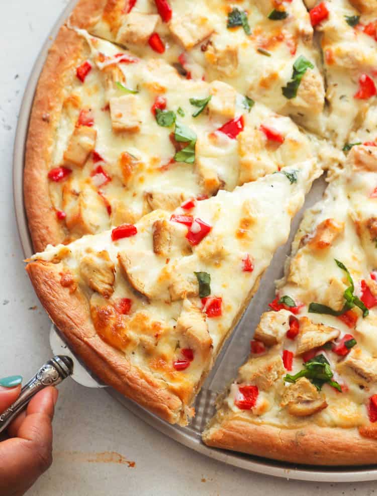 Elevate Weeknights: Chicken Alfredo Pizza with Cheddar Bay Crust